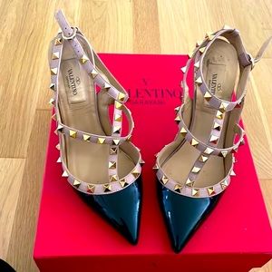 Valentino Garavani Rockstud Heels/Pumps with box and dust bag
